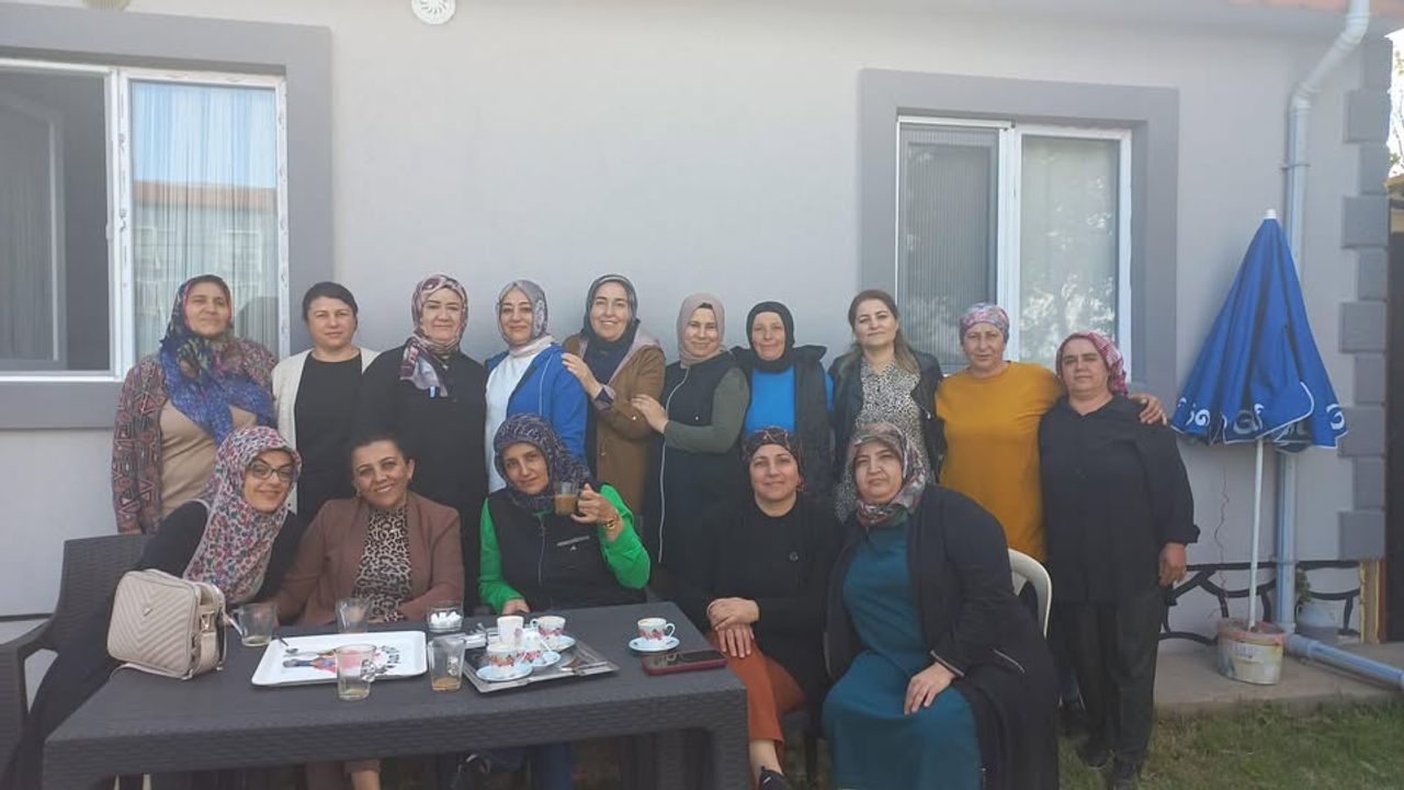 MHP Boztepe İlçe KAÇEP Başkanı Nurcan Şahin Hanımlarla Buluştu