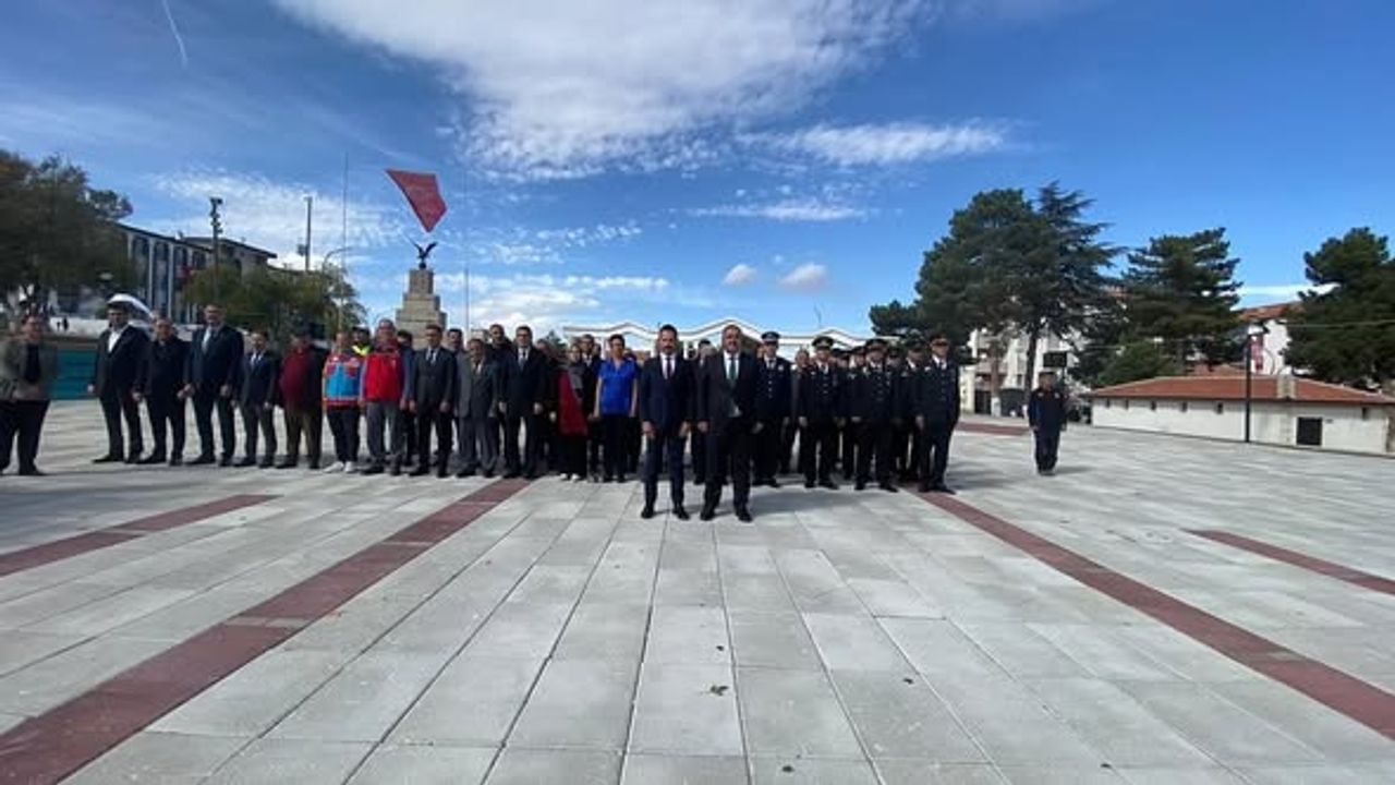 Başkan Hasan Hakanoğlu Çelenk Sunma Törenine Katıldı