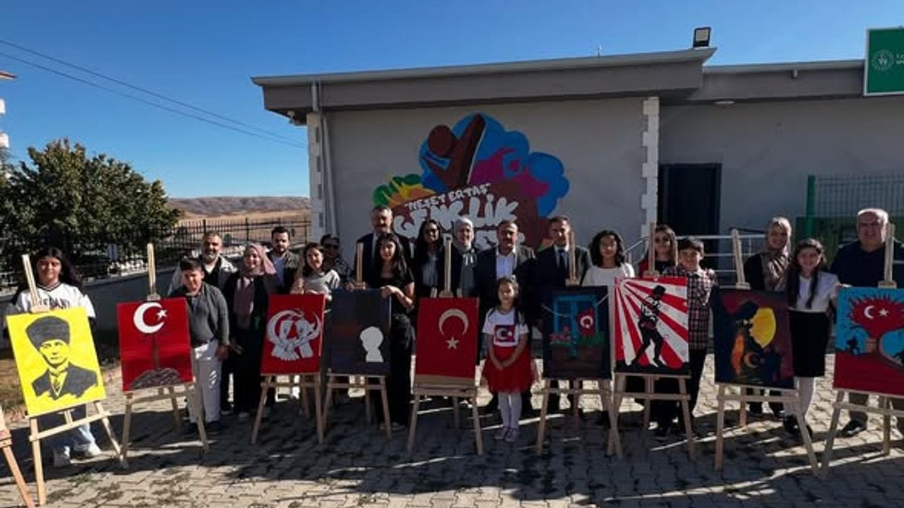 Başkan Hasan Hakanoğlu 29 Ekim Resim Sergisinde!