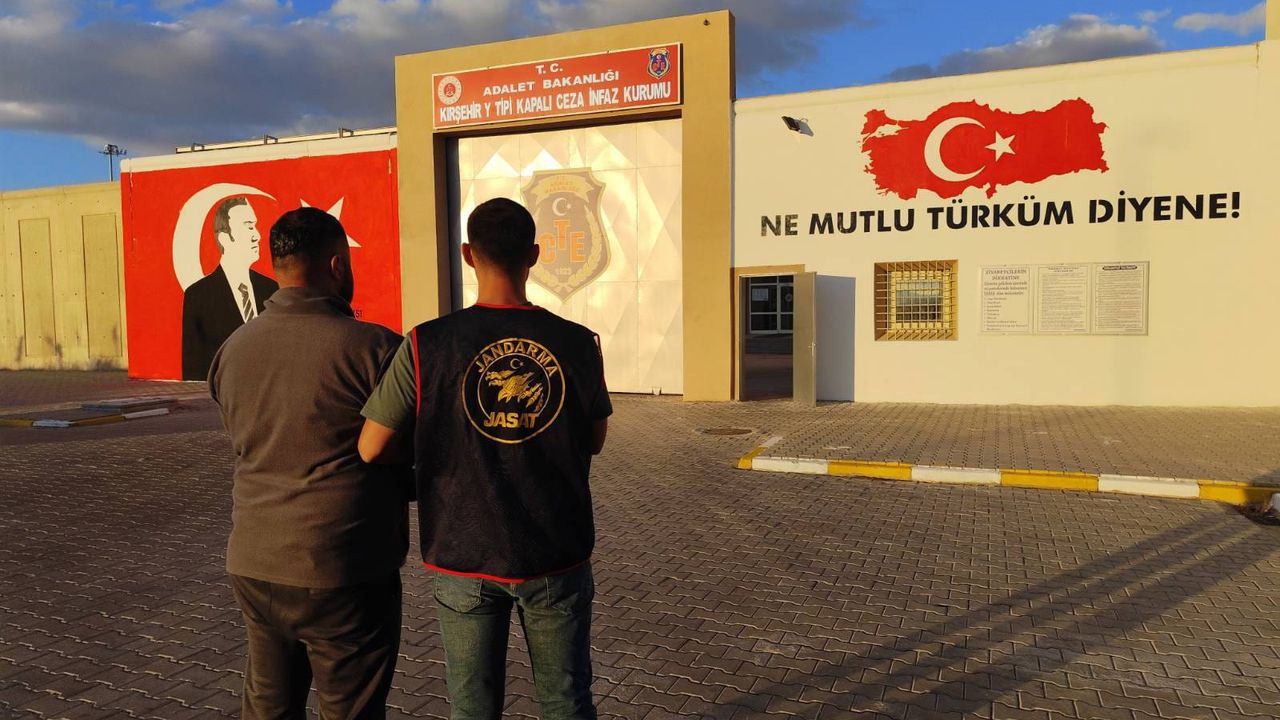 Kırşehir'de 4 yıl 2 ay kesinleşmiş hapis cezası bulunan hükümlü yakalandı