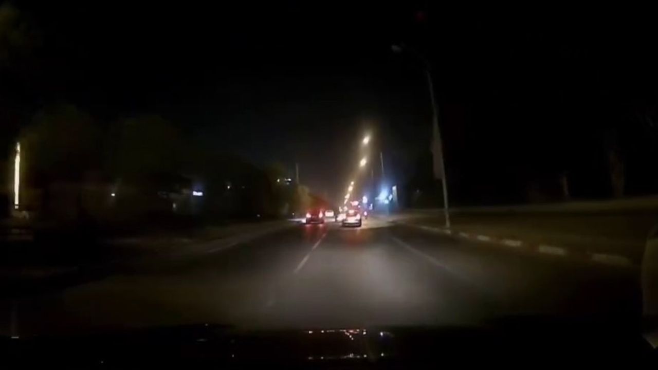 Makas atmaya çalıştı, motosiklete çarptı