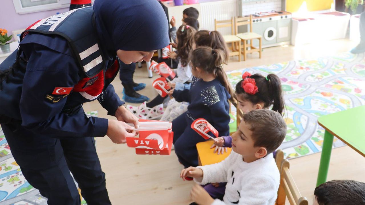 Kırşehir İl Jandarma Minik Kalplerle Buluştu!