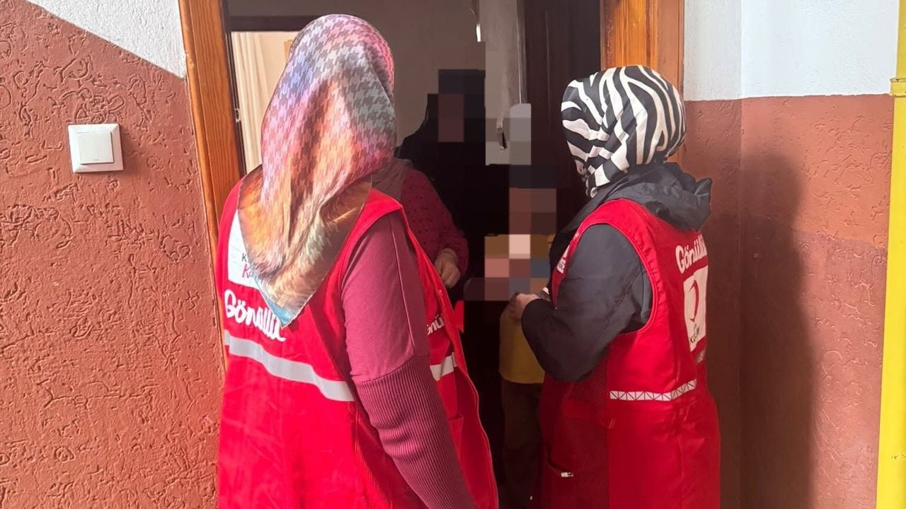 Kızılay Kırşehir'de hane ziyareti yaptı