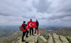 Kırşehirli dağcılar, 1612 metre yüksekte Türk bayrağı açtı