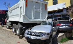 Kayseri'de freni boşalan kamyon dehşet saçtı.