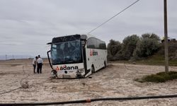 Yoldan çıkan yolcu otobüsündeki 4 kişi yaralandı