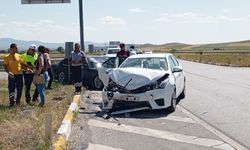 Sivas'ta iki otomobilin çarpıştığı kazada 4 kişi yaralandı