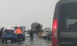 Kırşehir'de 7 aracın karıştığı zincirleme trafik kazasında 5 kişi yaralandı