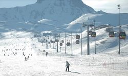 Erciyes Kayak Merkezi'nde pist dışındaki alana çığ düştü