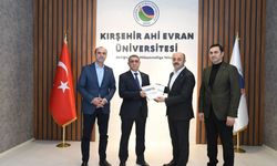 Eğitim Bir-Sen Yönetimi, Kırşehir Ahi Evran Üniversitesi Rektörünü Ziyaret Etti