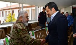 Kırşehir Valisi Demiryürek, huzurevi ve sevgi evlerini ziyaret etti