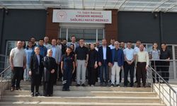 Müdür Ersoy, sağlık çalışanlarıyla bayramlaştı