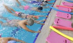 MUCUR YARI OLİMPİK YÜZME HAVUZU’NDA SPORCU YETİŞİYOR