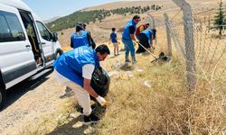 Gençler Şehitlik Ormanı’nı Temizledi