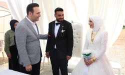 AK Parti Gençlik Kolları Başkanı İbiş, Ahmet Sefa ve Özge Hanım’ın Düğününe Katıldı