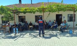 Kırşehir'de jandarma, afiş ve posterlerle vatandaşı yangınlara karşı uyardı