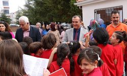 Öğrencilere Dijital Dünyada Çocuk Hakları Sözleşmesi Dağıtıldı