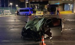 Tur minibüsü ile otomobil çarpıştı: 2 yaralı