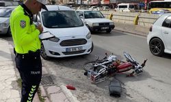 Otomobil ile motosiklet çarpıştı: 1 yaralı