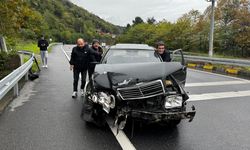 Kontrolden çıkan otomobil bariyere çarparak durabildi