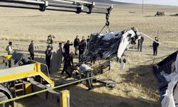 Tır şarampole düştü, sürücü kum altında kalan kabin içerisinde can verdi