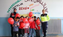 Jandarma’dan Miniklerle Cumhuriyet Sevinci