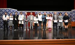 “Komik Para” Oyunu Tiyatroseverlerle Buluştu