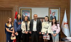 Üniversite Öğrencilerinden Başkan Hakanoğlu’na Teşekkür Ziyareti