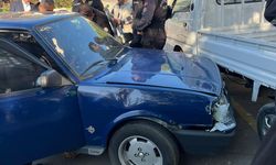 Direksiyon hakimiyetini kaybeden sürücü kamyonete çarptı