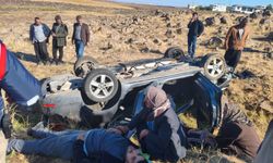 Takla atan otomobilde aynı aileden 4 kişi ağır yaralandı