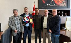 KAEÜ’de Emekli Olan Akademisyenlere Plaket Takdimi