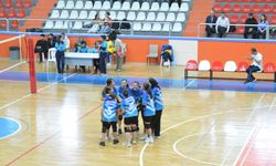 Yıldız Kızlar Voleybol Müsabakaları Devam Ediyor