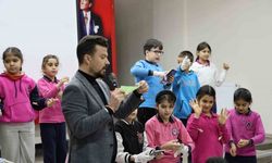 Mezun olduğu okulda teknoloji bağımlılığından kurtulma yollarını oyunla anlattı