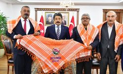 Sıdıklı Köyleri Derneği’nden Vali Demiryürek’e Türkmen Poşulu Ziyaret