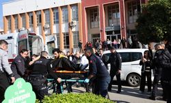 Boşanma duruşmasından çıktı, eşini sırtından bıçakladı