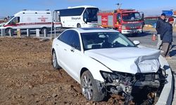 İki otomobil çarpıştı: 2 yaralı