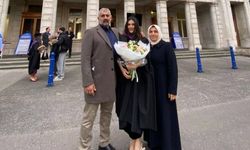 Zeynep Çam, Londra’da Dereceyle Mezun Oldu