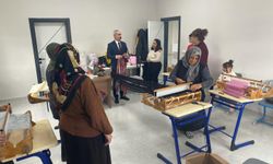 Özbağ’da El Emeği Dokuma Kursuna Yoğun İlgi