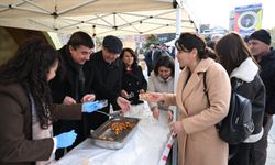 Regaip Kandili’nde Cacabey Meydanı’nda Lokma İkramı