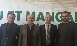 Eğitim Fakültesinde Ali İleri İçin Emeklilik Vefa Yemeği