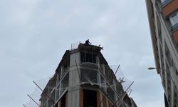 Panik anları: İnşaatın 8'inci katından atlamaya çalıştı