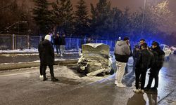 Pert olan otomobilden burnu kanamadan çıktı