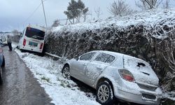 Yolcu midibüsü kazazede aileye çarptı: 1 ölü, 3 yaralı