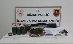 Evinin çatısına kenevir bahçesi kuran 1 şahıs yakalandı