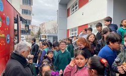 Gezici kütüphane Kırşehir'de 200 kitabı öğrenci ile buluşturdu