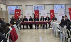 Prof. Dr. Ayfer Şahin Öğrencilerle İftarda