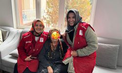 Kızılay Gönüllüleri Büyüklerin Gönlünü Aldı