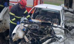 İki otomobil çarpıştı: 1 ölü, 2 yaralı