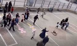 Öğretmen Düştü, Öğrenciler Koşarak Sarıldı