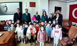 Miniklerden Hastanede 14 Mart Tıp Bayramı Ziyareti